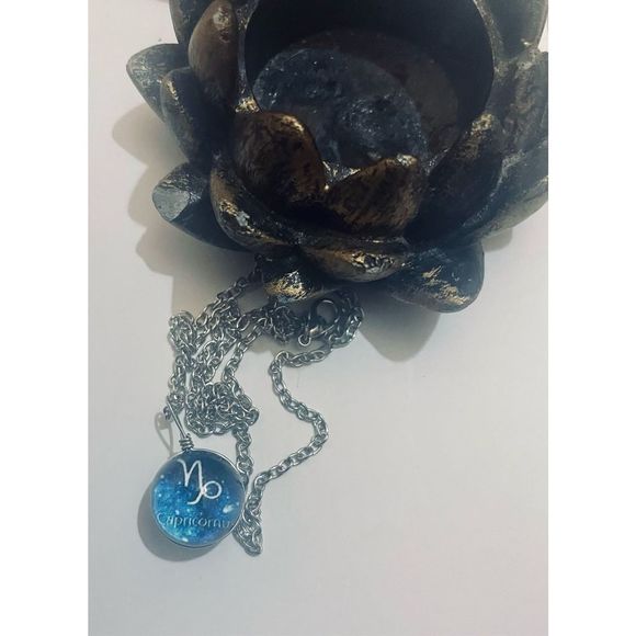 Capricorn BLUE GLOBE ZODIAC STAR SIGN HOROSCOPE NECKLACE - Picture 4 of 7